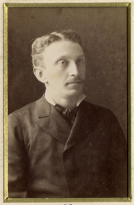 221497 Portret van mr. H.J.H. baron van Boetzelaer. Borstbeeld rechts van voren.